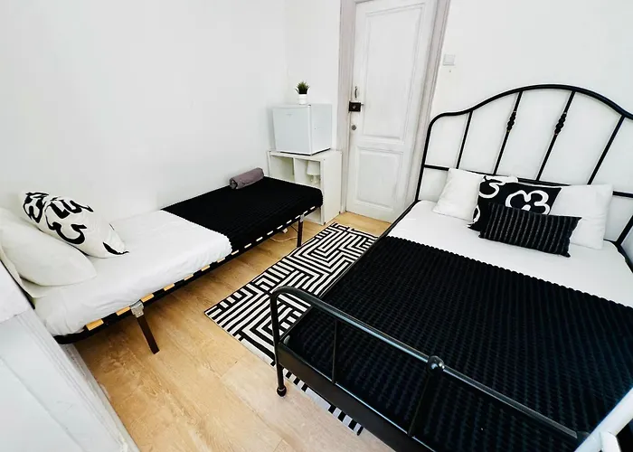 Luxury In Lisbon, Marques De Pombal Hostel *